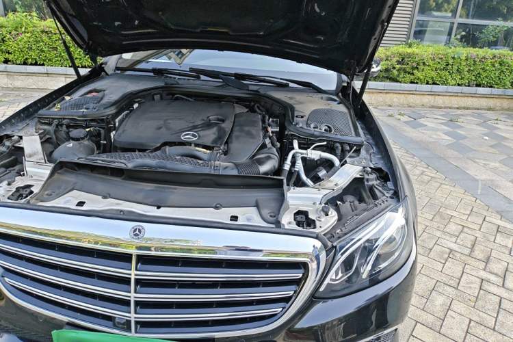 Used Mercedes-Benz E-Class 2020 Restyled E 300 L Exclusive Edition Engine Bay Left