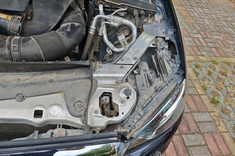 Used Mercedes-Benz E-Class 2020 Restyled E 300 L Exclusive Edition Engine Bay Left