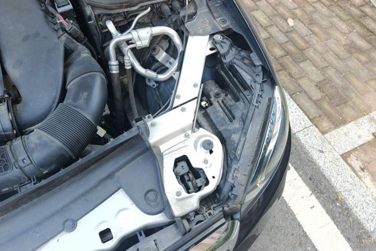 Used Mercedes-Benz E-Class 2020 Restyled E 300 L Exclusive Edition Engine Bay Left