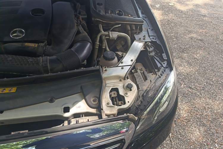 Used Mercedes-Benz E-Class 2020 E 260 L Engine Bay Left