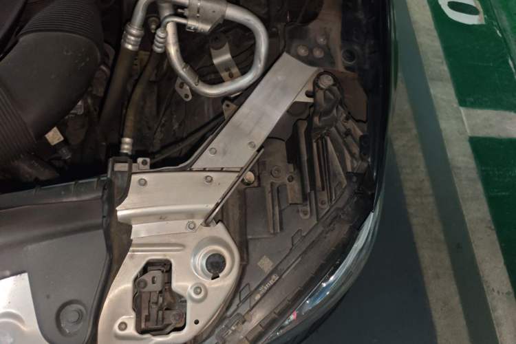 Used Mercedes-Benz E-Class 2020 Restyled E 300 L Exclusive Edition Engine Bay Left