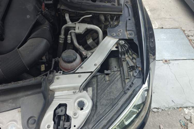 Used Mercedes-Benz E-Class 2020 E 260 L Sport Edition Engine Bay Left