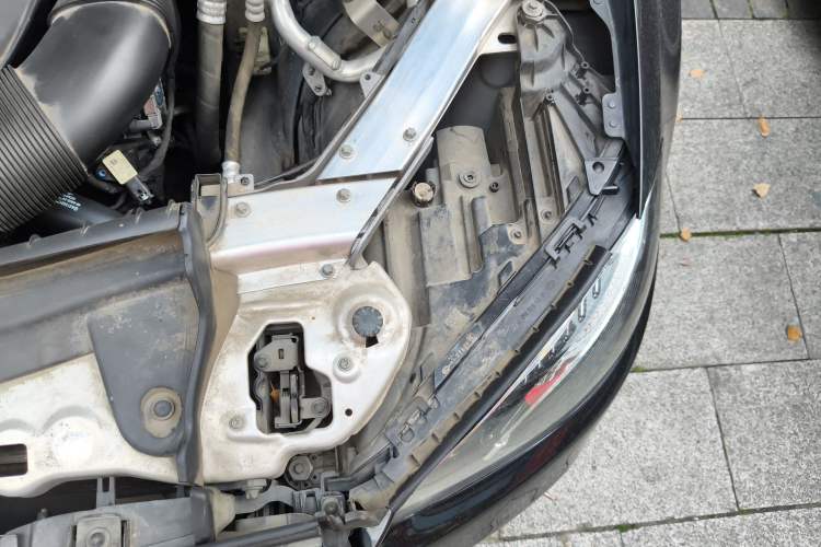 Used Mercedes-Benz E-Class 2020 E 300 L Luxury Model Engine Bay Left