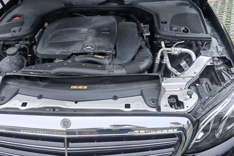 Used Mercedes-Benz E-Class 2020 Restyled E 300 L Exclusive Edition Engine Bay Left