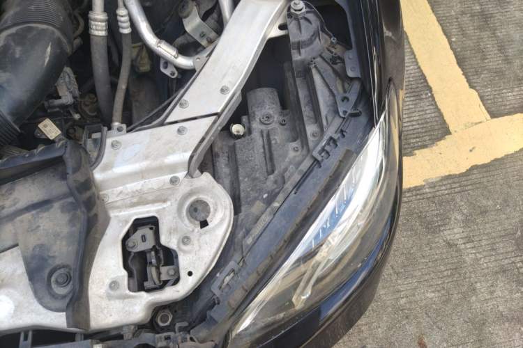 Used Mercedes-Benz E-Class 2020 Restyled E 300 L Exclusive Edition Engine Bay Left