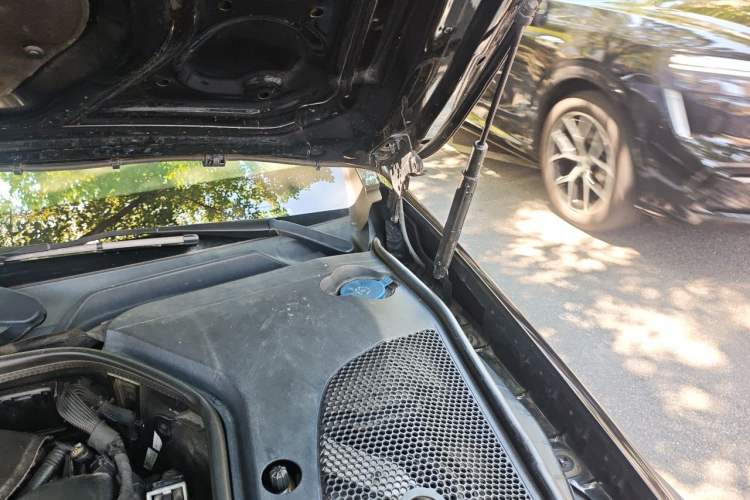 Used Mercedes-Benz E-Class 2020 E 300 L Luxury Model Engine Bay Left