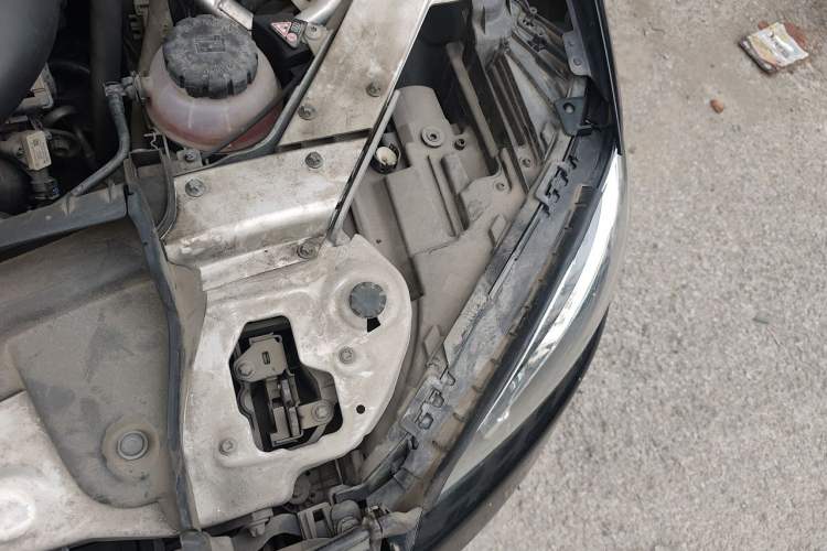 Used Mercedes-Benz E-Class 2020 Facelift E 260 L Engine Bay Left