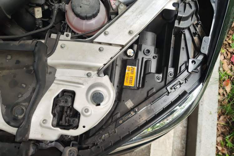 Used Mercedes-Benz E-Class 2020 Facelift E 260 L Sport Edition Engine Bay Left