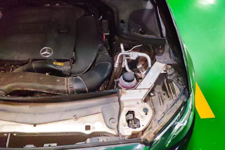 Used Mercedes-Benz E-Class 2020 E 260 L Engine Bay Left