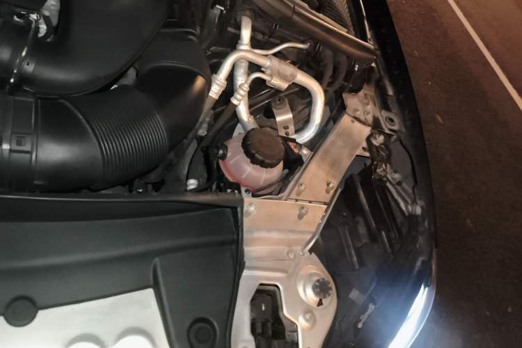 Used Mercedes-Benz E-Class 2020 E 260 L Engine Bay Left
