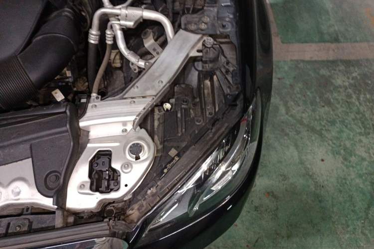Used Mercedes-Benz E-Class 2020 Restyled E 300 L Exclusive Edition Engine Bay Left