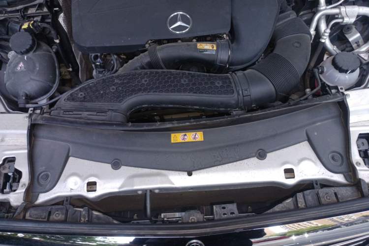 Used Mercedes-Benz E-Class 2020 E 260 L Engine Bay