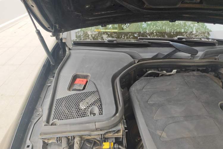 Used Mercedes-Benz E-Class 2020 Restyled E 300 L Exclusive Edition Engine Bay Right