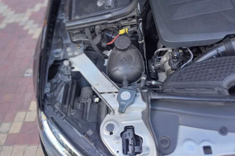 Used Mercedes-Benz E-Class 2020 Facelift E 300 L Stylish Edition Engine Bay Right