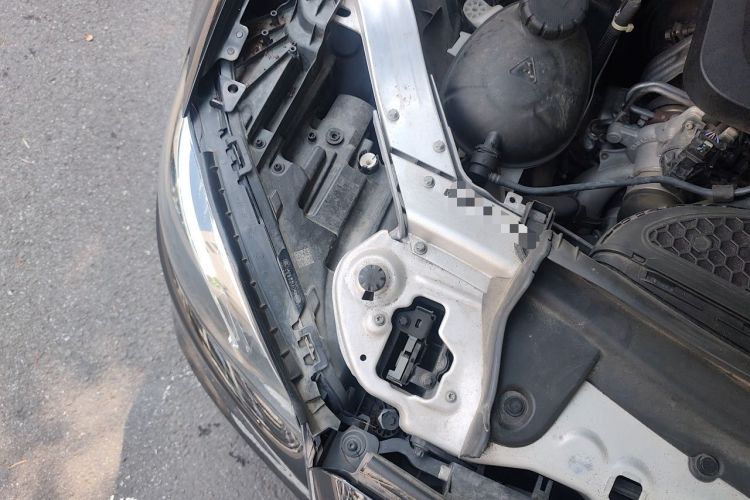 Used Mercedes-Benz E-Class 2020 E 260 L Sport Edition Engine Bay Right