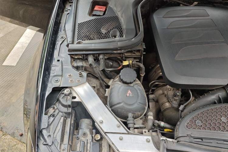 Used Mercedes-Benz E-Class 2020 Facelift E 300 L Stylish Edition Engine Bay Right