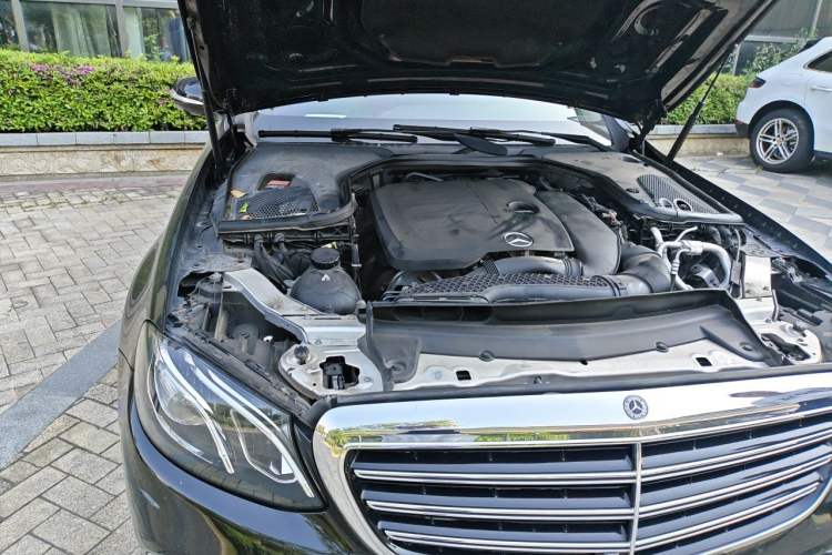 Used Mercedes-Benz E-Class 2020 Restyled E 300 L Exclusive Edition Engine Bay Right