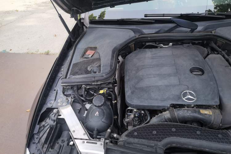 Used Mercedes-Benz E-Class 2020 Restyled E 300 L Exclusive Edition Engine Bay Right