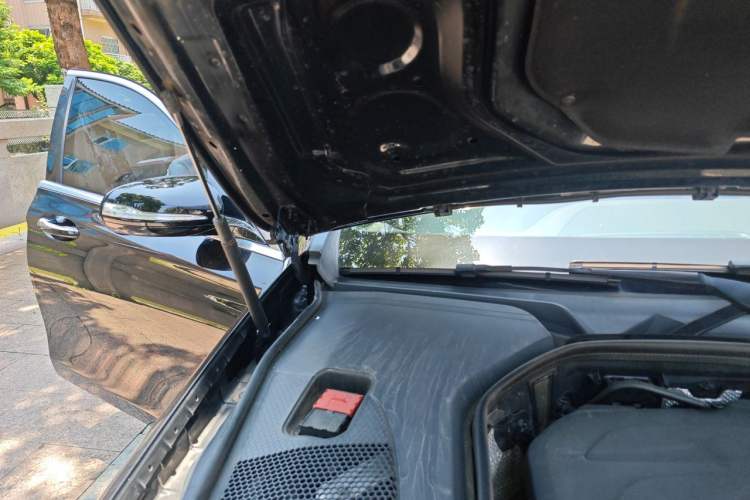 Used Mercedes-Benz E-Class 2020 E 260 L Engine Bay Right