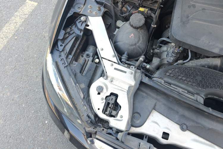 Used Mercedes-Benz E-Class 2020 Restyled E 300 L Exclusive Edition Engine Bay Right