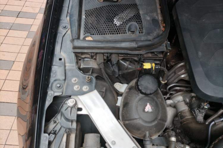 Used Mercedes-Benz E-Class 2020 Restyled E 300 L Exclusive Edition Engine Bay Right