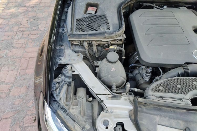 Used Mercedes-Benz E-Class 2020 Facelift E 300 L Stylish Edition Engine Bay Right
