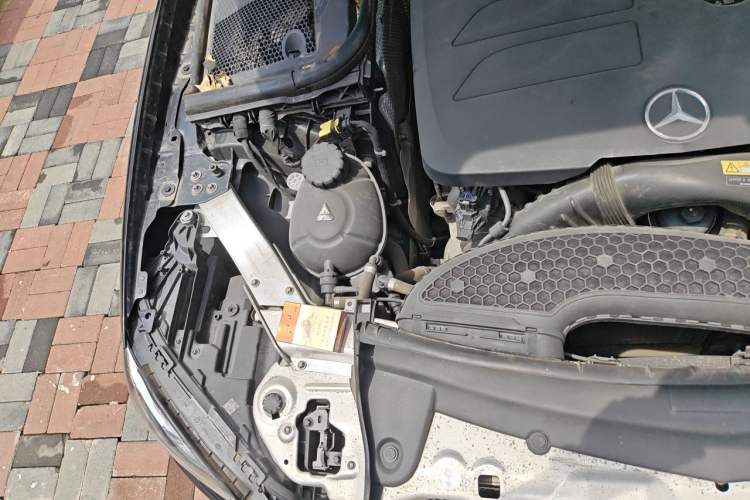 Used Mercedes-Benz E-Class 2020 Restyled E 300 L Sporty and Stylish Edition Engine Bay Right