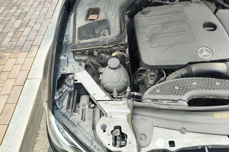 Used Mercedes-Benz E-Class 2020 Restyled E 300 L Exclusive Edition Engine Bay Right