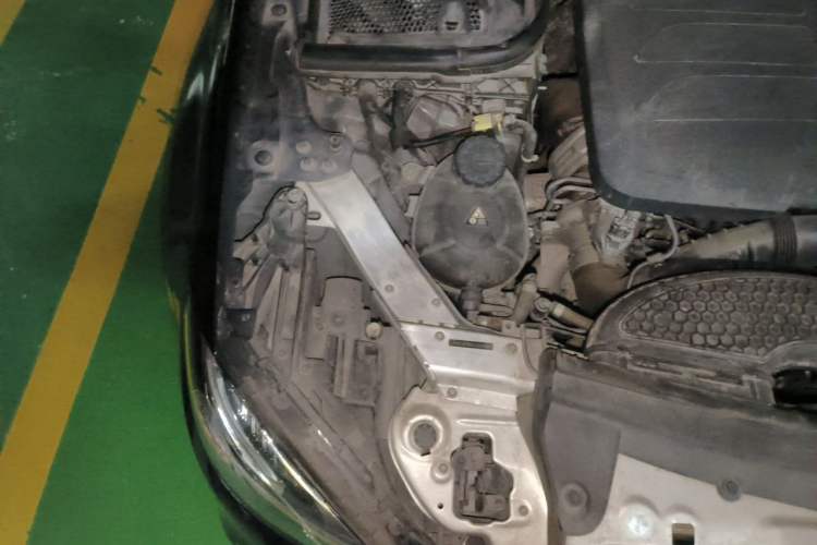 Used Mercedes-Benz E-Class 2020 Restyled E 300 L Sporty and Stylish Edition Engine Bay Right