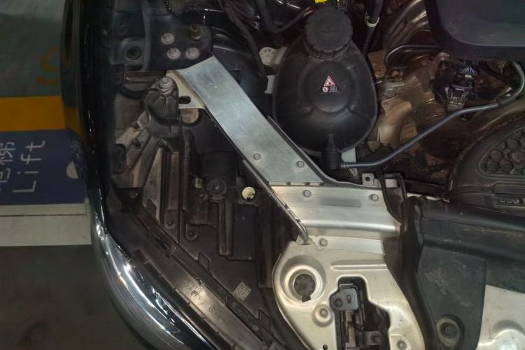 Used Mercedes-Benz E-Class 2020 Facelift E 260 L Sport Edition Engine Bay Right
