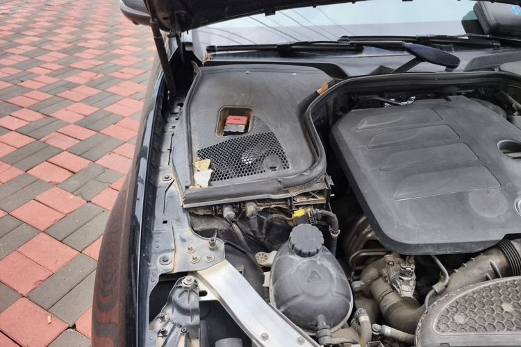 Used Mercedes-Benz E-Class 2020 Facelift E 300 L Stylish Edition Engine Bay Right