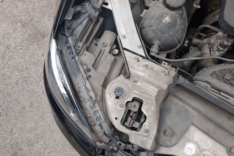 Used Mercedes-Benz E-Class 2020 Facelift E 260 L Engine Bay Right