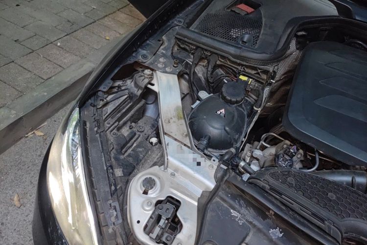 Used Mercedes-Benz E-Class 2020 E 300 L Stylish Model Engine Bay Right
