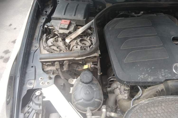Used Mercedes-Benz E-Class 2020 E 300 L Luxury Model Engine Bay Right