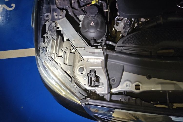 Used Mercedes-Benz E-Class 2020 E 300 L Stylish Model Engine Bay Right
