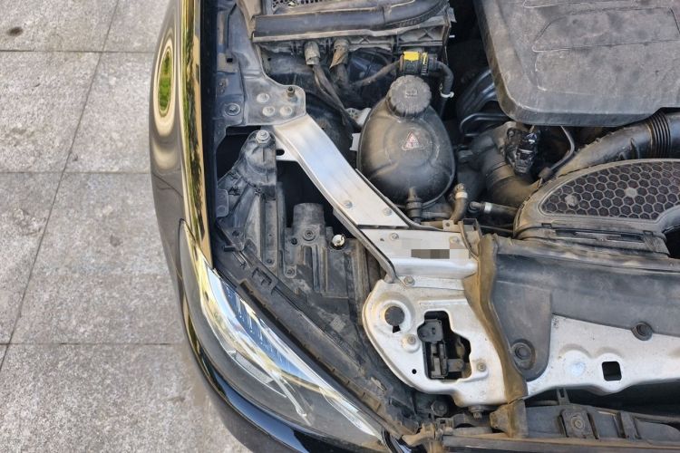 Used Mercedes-Benz E-Class 2020 E 300 L Stylish Model Engine Bay Right