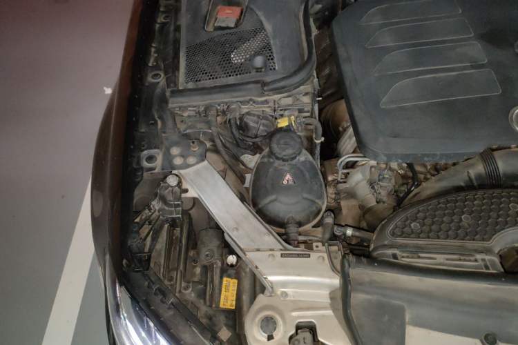 Used Mercedes-Benz E-Class 2020 Restyled E 300 L Exclusive Edition Engine Bay Right