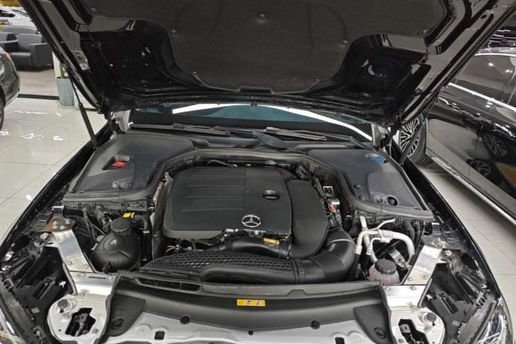 Used Mercedes-Benz E-Class 2020 E 260 L Engine Bay