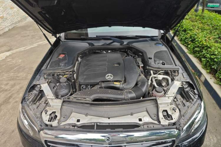 Used Mercedes-Benz E-Class 2020 E 260 L Engine Bay