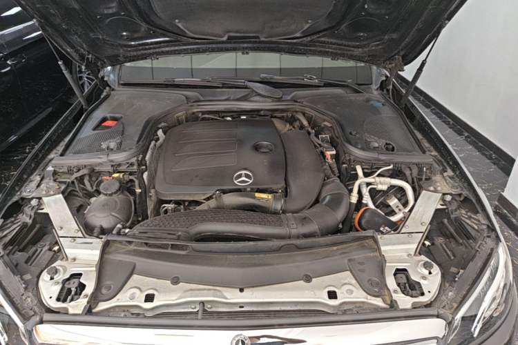 Used Mercedes-Benz E-Class 2020 Restyled E 300 L Exclusive Edition Engine Bay