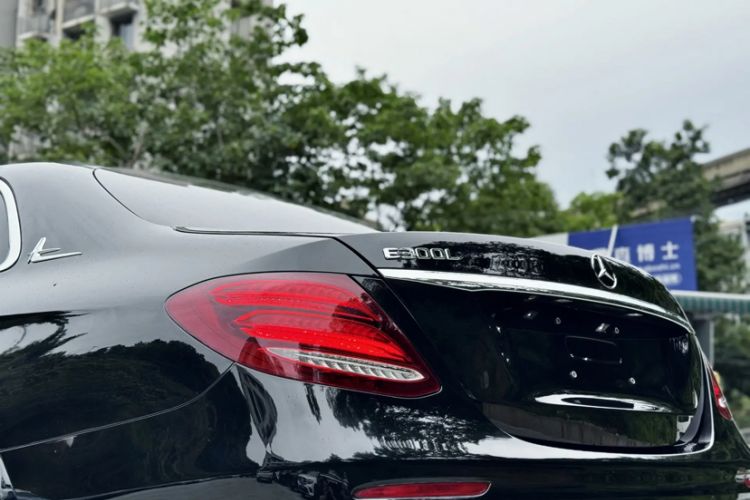 Used Mercedes-Benz E-Class 2020 Restyled E 300 L Sporty and Stylish Edition Exterior 10