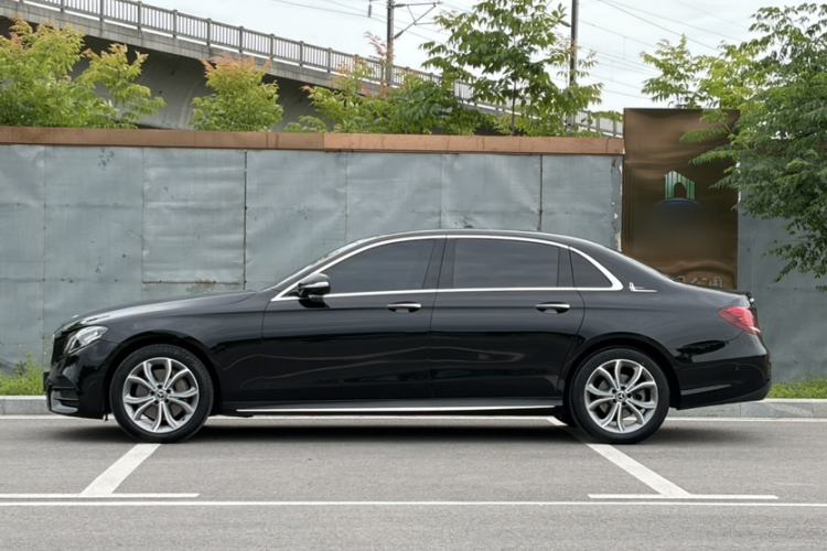Used Mercedes-Benz E-Class 2020 Restyled E 300 L Sporty and Stylish Edition Exterior 2