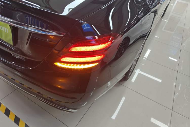 Used Mercedes-Benz E-Class 2020 Facelift E 260 L Exterior 3