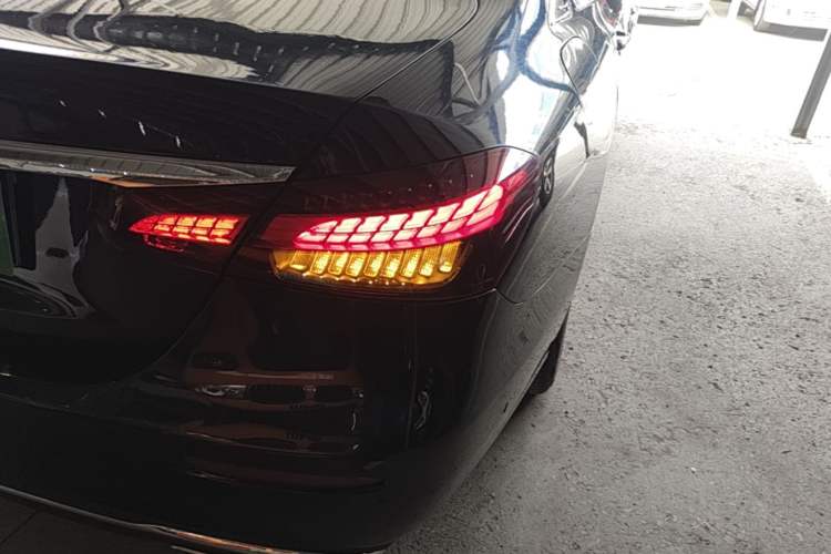 Used Mercedes-Benz E-Class 2020 Restyled E 300 L Sporty and Stylish Edition Exterior 3