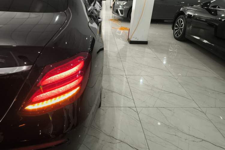 Used Mercedes-Benz E-Class 2020 E 260 Sport Edition Exterior 3