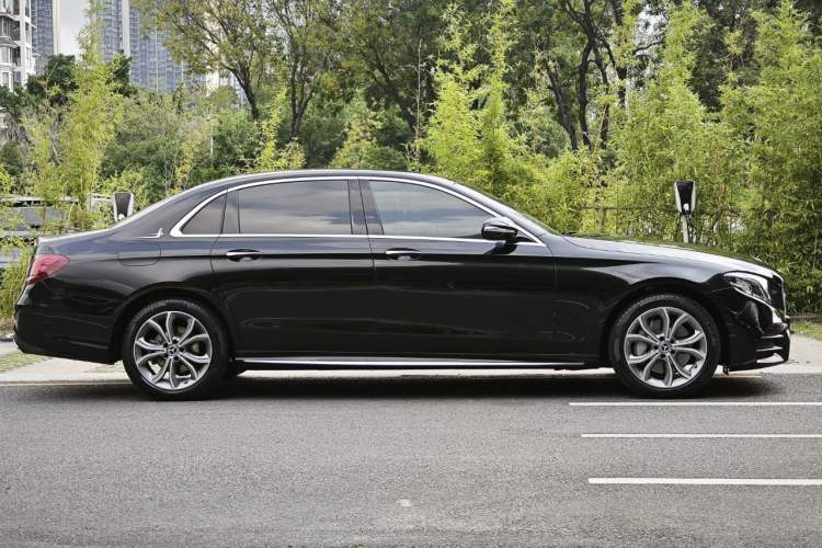 Used Mercedes-Benz E-Class 2020 Restyled E 300 L Sporty and Stylish Edition Exterior 3
