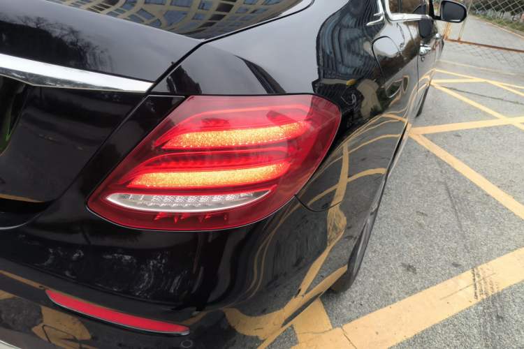 Used Mercedes-Benz E-Class 2020 E 300 L Sporty and Stylish Model Exterior 3