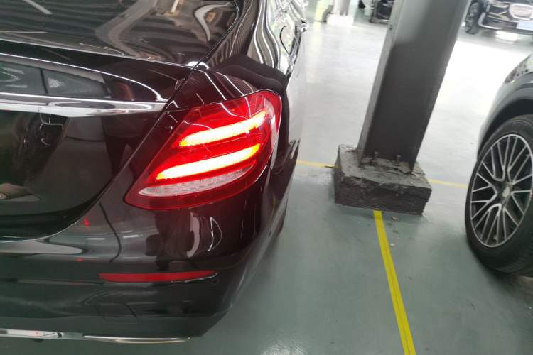 Used Mercedes-Benz E-Class 2020 E 300 L Sporty and Stylish Model Exterior 3