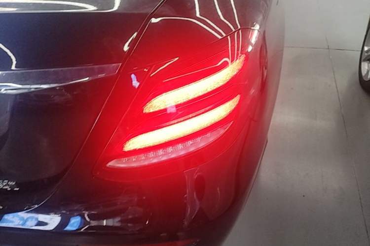 Used Mercedes-Benz E-Class 2020 Restyled E 300 L Sporty and Stylish Edition Exterior 3