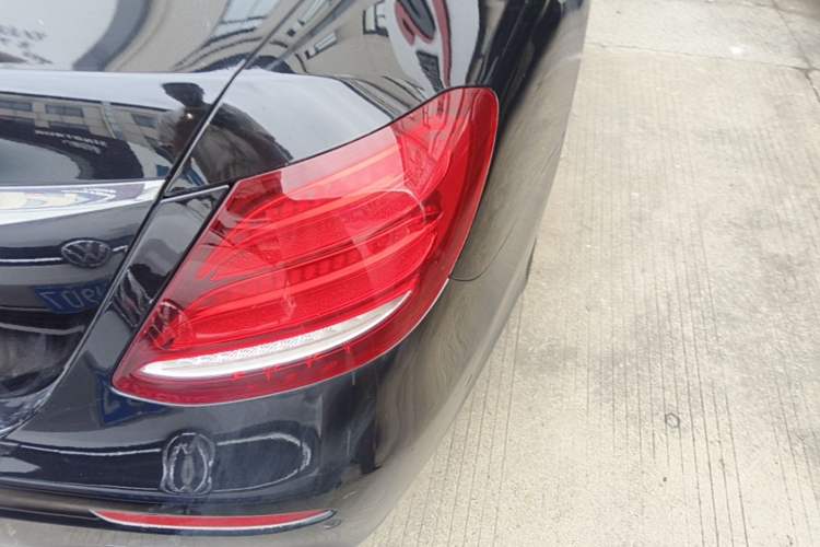 Used Mercedes-Benz E-Class 2020 E 300 L Sporty and Stylish Model Exterior 3
